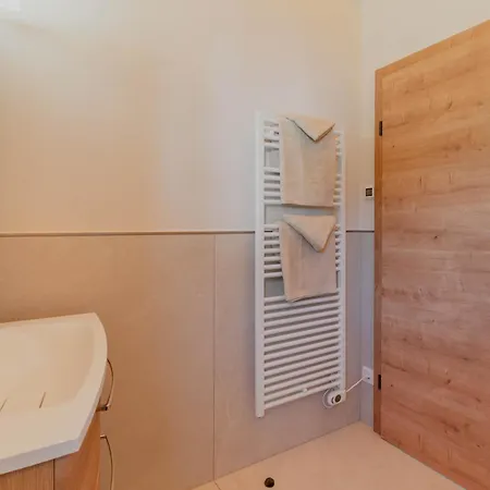 Tiny House Near Millstatt & Goldeck, Mountain View, & Nature Dom wakacyjny